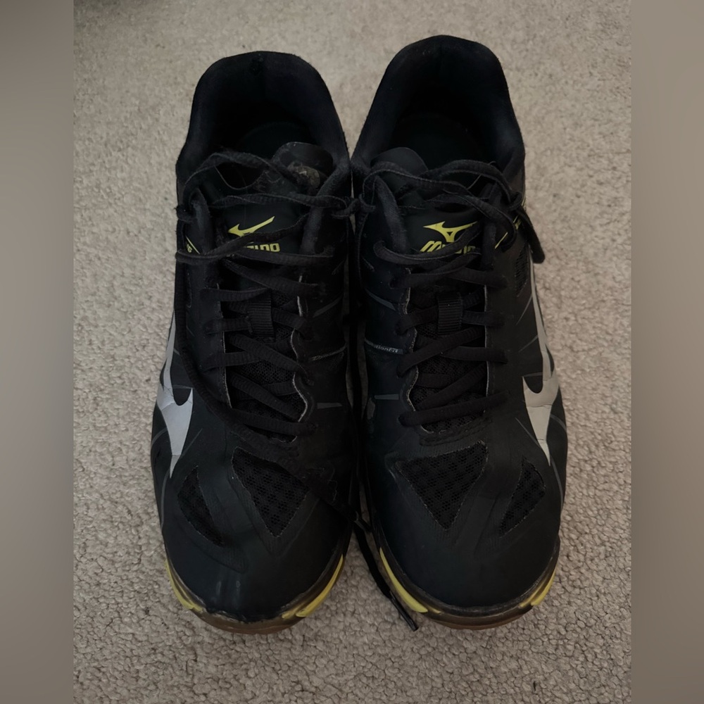 Mizuno Women’s Black and Silver volleyball sneakers